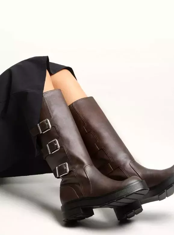 Vysoké kozačky s přezkami, Bershka, 1 799 Kč