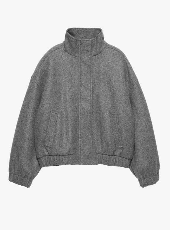 Hřejivý bomber oversized, PULL&BEAR, 1 299 Kč