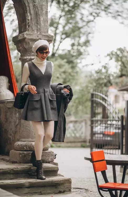 žena v podzimním outfitu