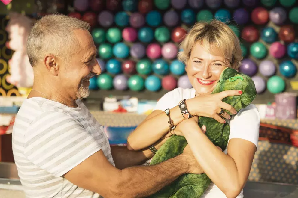 muž a žena šťastní