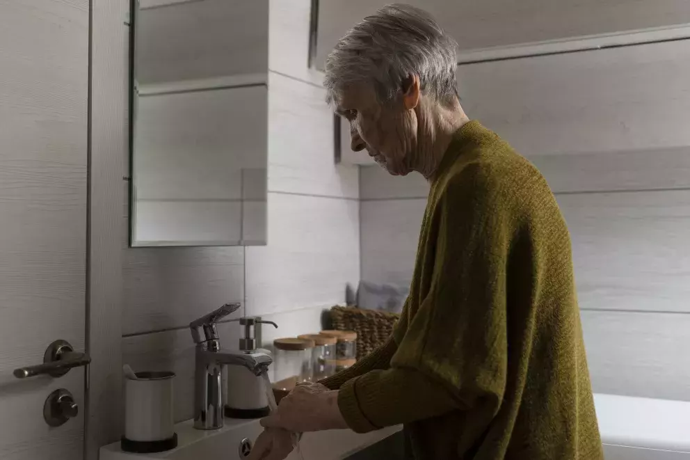 žena, seniorka, smutek, problém, snacha