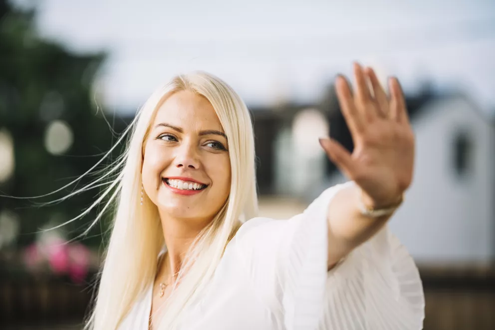 spokojená šťastná žena