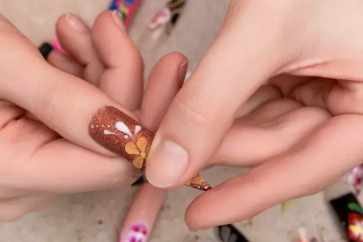 nalepovací akcenty na nehty