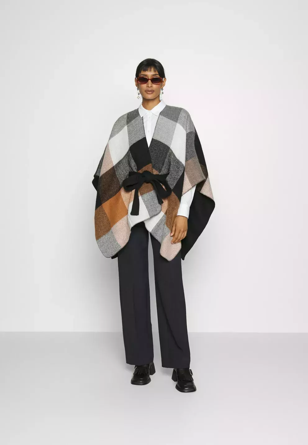 Stylová podzimní ponča