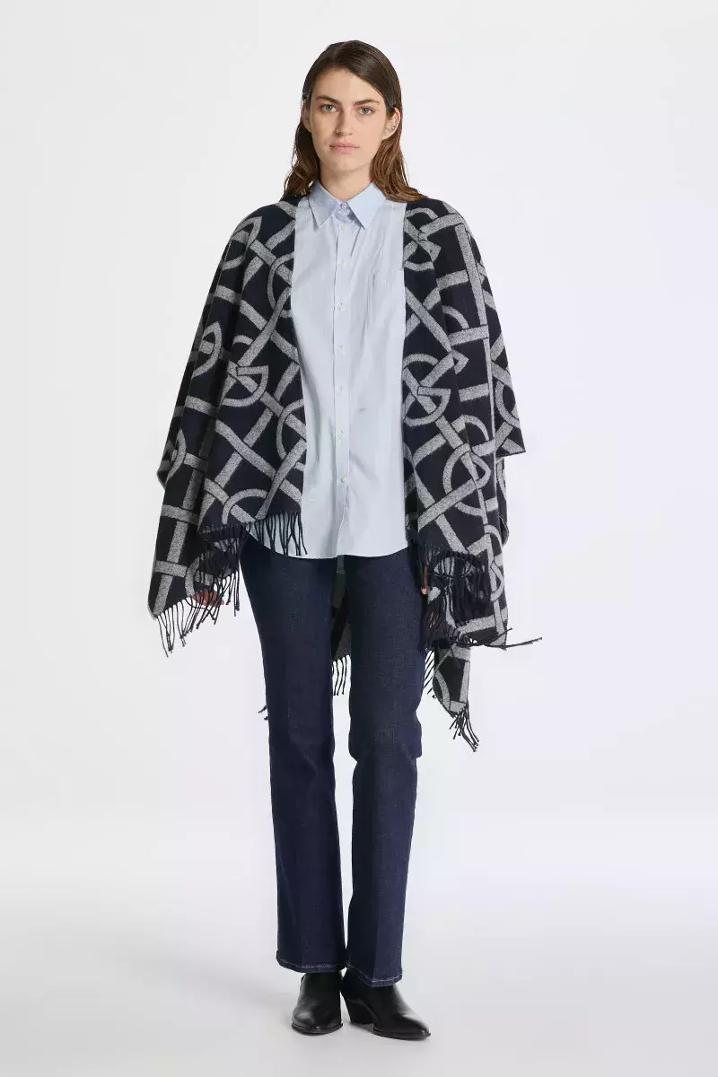 Stylová podzimní ponča