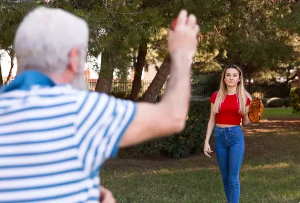 Příběh: Zamilovala jsem se do muže o 30 let staršího než já. Rodiče mu nemohou přijít na jméno. Svěřila se nám Renata (40)