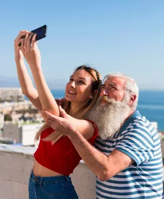 Příběh: Zamilovala jsem se do muže o 30 let staršího než já. Rodiče mu nemohou přijít na jméno. Svěřila se nám Renata (40)