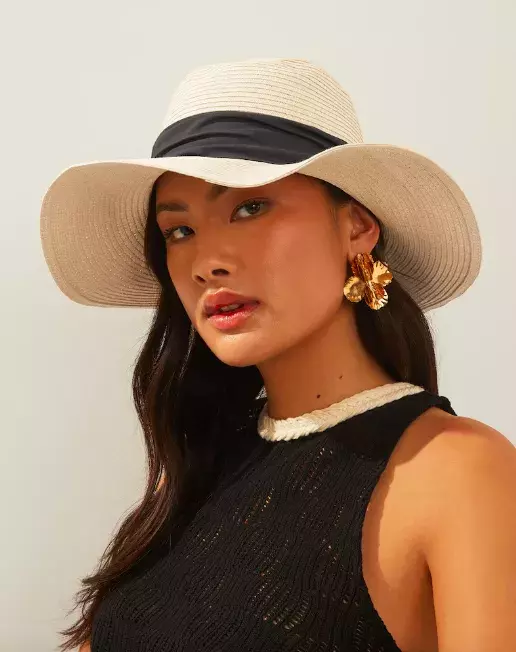 <p>Next Klobouk 575 Kč</p>
