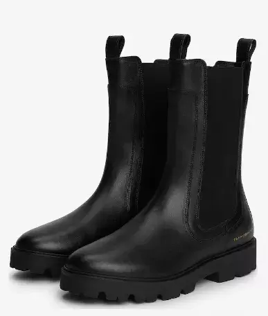 <p>TOMMY HILFIGER 4490 Kč</p>
