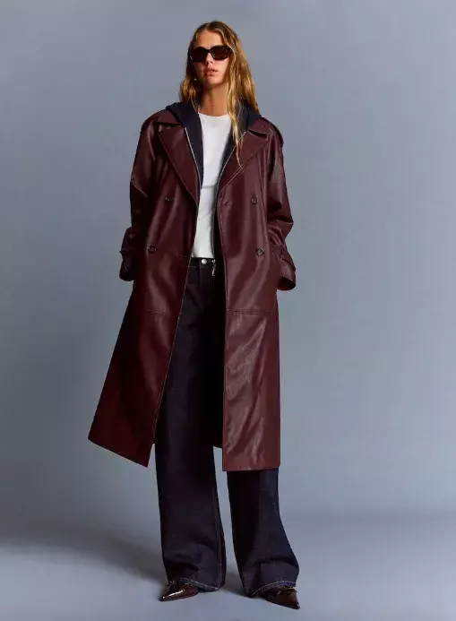 <p>Bershka Přechodný kabát 1499 Kč</p>
