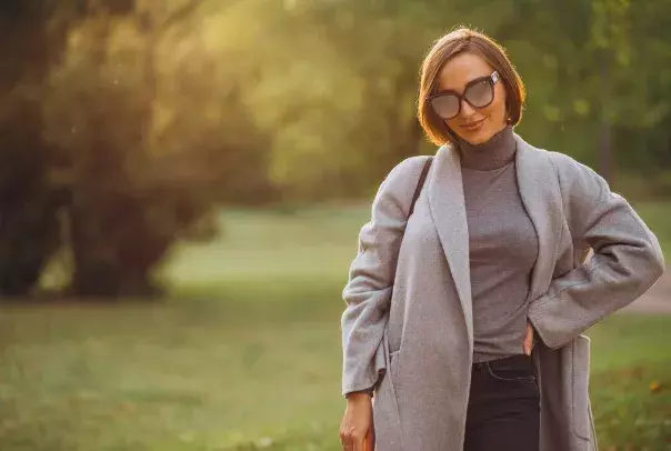 Co si koupit na podzim, abyste nelitovali utracených peněz. Jednoduché svetry, dlouhý kabát, kvalitní boty