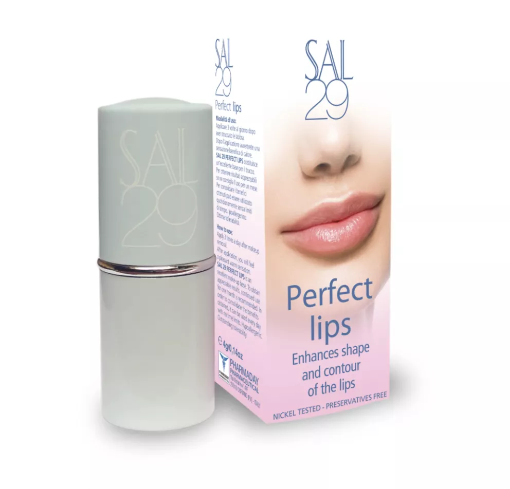 Transparentní rtěnka pro hydrataci a zvětšení plnosti rtů