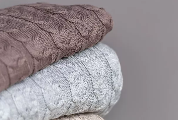 Pokud chcete na podzim vynikat, rozhodně si do šatníku pořiďte kašmír