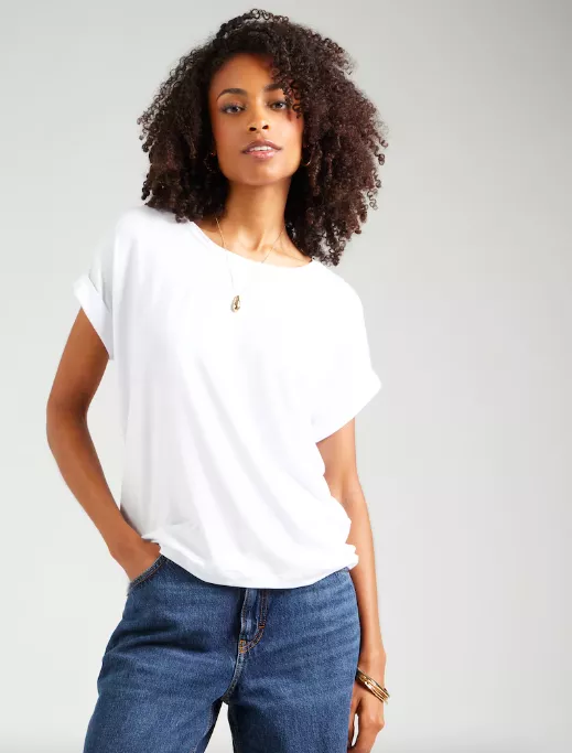 <p>ONLY Tričko 449 Kč</p>
