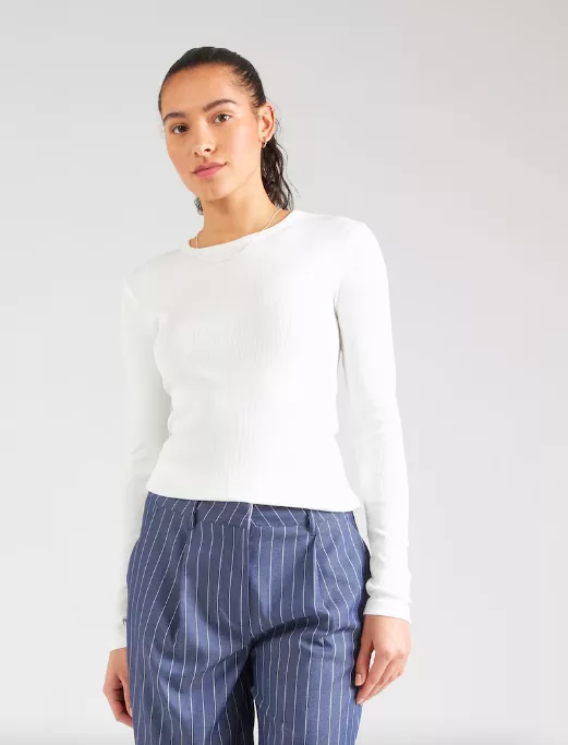 <p>VERO MODA Tričko 529 Kč</p>
