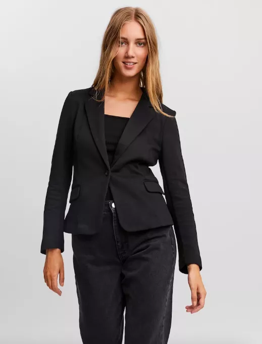 <p>VERO MODA Blejzr 1129 Kč</p>
