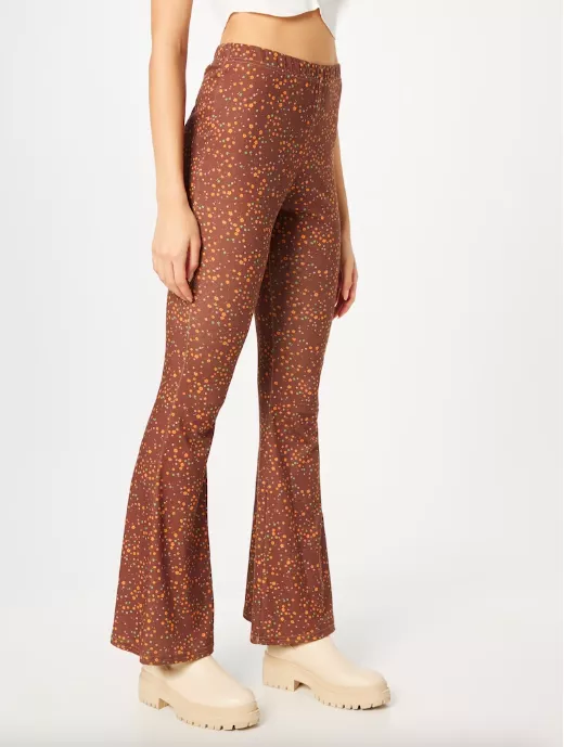 <p>Nasty Gal Zvonový Legíny 699 Kč</p>
