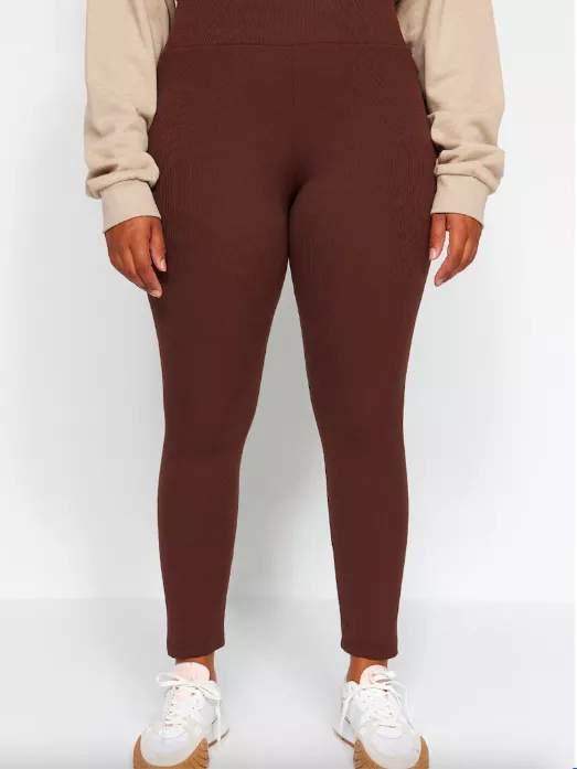 <p>Trendyol Curve Skinny Legíny 229 Kč</p>
