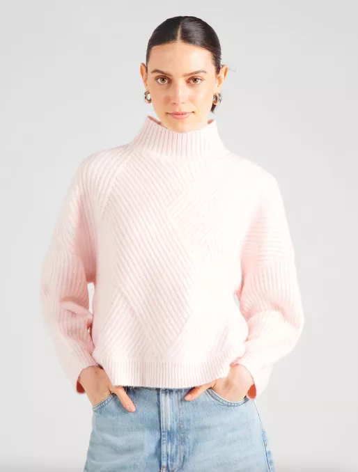 <p>ABOUT YOU Svetr 729 Kč</p>
