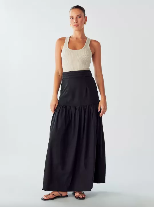 <p>Willa Sukně 2299 Kč</p>
