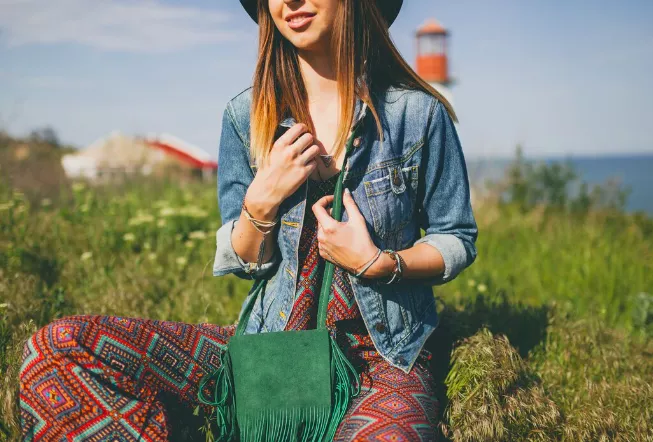 Semišové tašky: Trend, bez kterého Italky nedají ani ránu