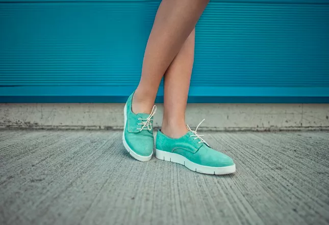 Na podzim se nudit nebudeme! Budou se nosit barevné tenisky