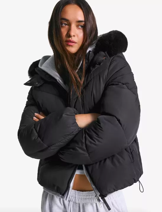 <p>Bershka Zimní bunda 999 Kč</p>
