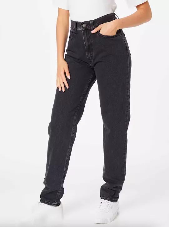 <p>LEVI'S ® Zúžený Džíny 2724 Kč</p>
