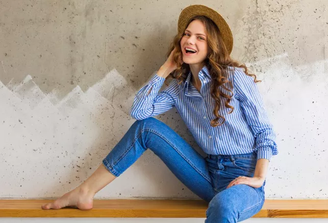 Tmavé, seprané a dlouhé až na zem: Trendy džínů podle Skandinávek