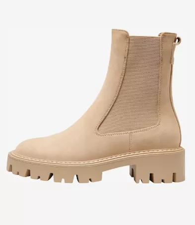 <p>ONLY Chelsea boty 999 Kč</p>
