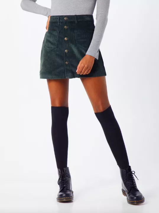 <p>ONLY Sukně 799 Kč</p>
