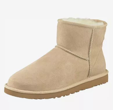 <p>UGG Kozačky 4999 Kč</p>
