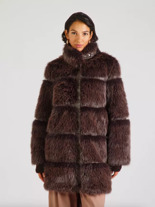 <p>PATRIZIA PEPE Přechodný kabát 13458 Kč</p>
