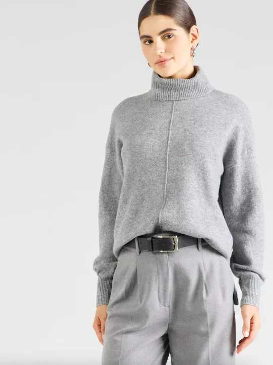 <p>PIECES Svetr 639 Kč</p>
