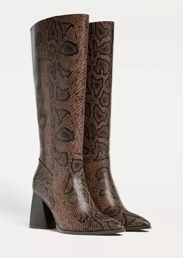 Kozačky s potiskem hadí kůže, Stradivarius, 1 599 Kč