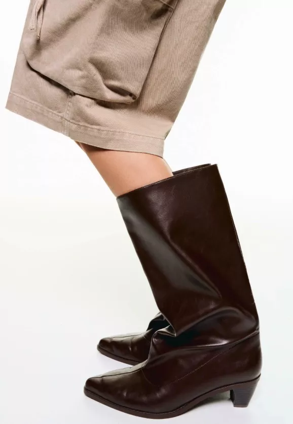 Široké kozačky, Bershka, 1 499 Kč