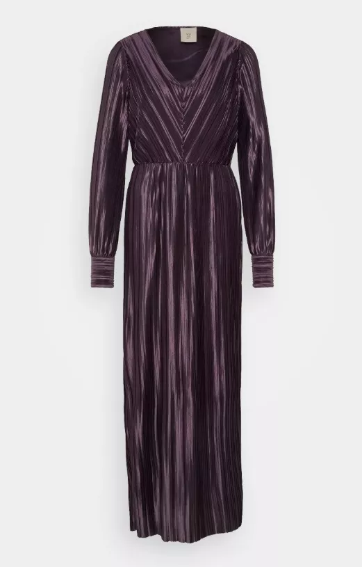 Fialové šaty s lesklým povrchem, YAS, 1 152 Kč