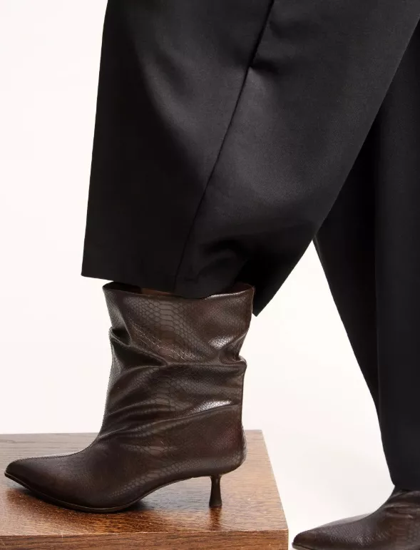 Slouchy kozačky s potiskem hadí kůže, Bershka, 1 199 Kč