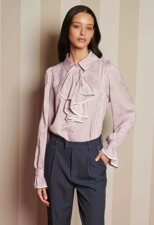 Košile s bohatou mašlí v tradičním stylu, Sister Jane, 1 750 Kč