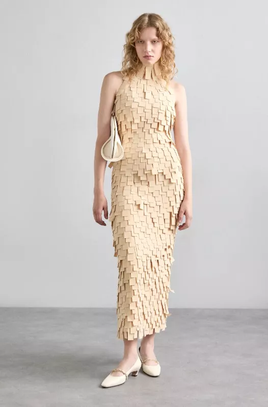 Společenské šaty s originální strukturou, A.W.A.K.E. MODE, 17 658 Kč