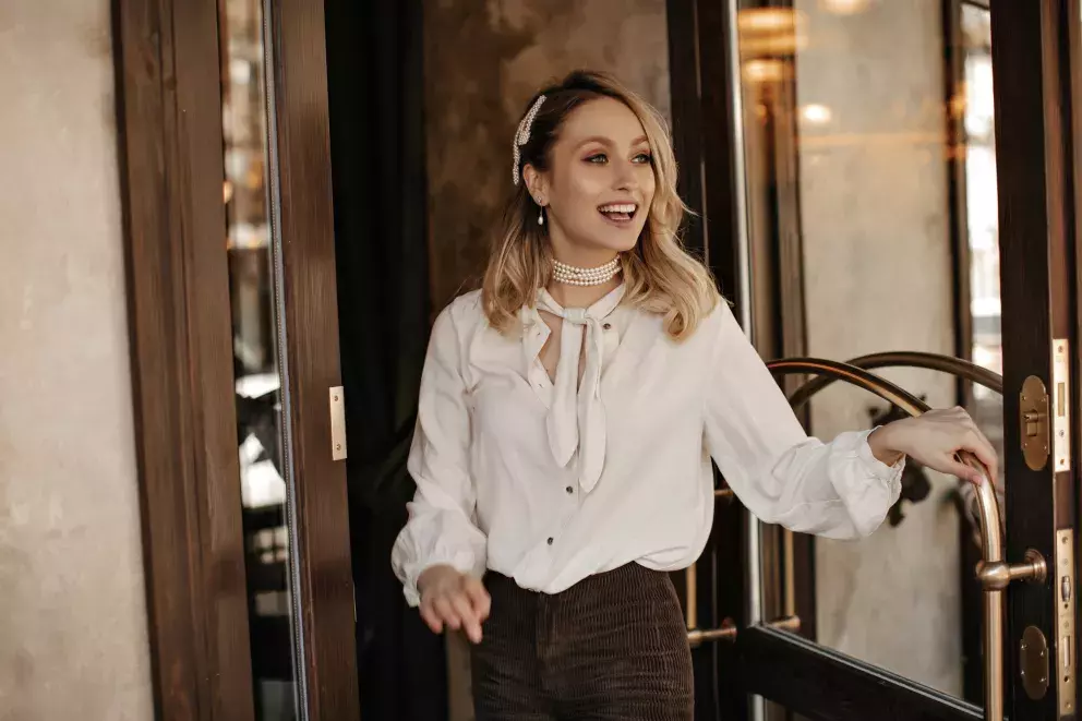 žena v elegantním stylu