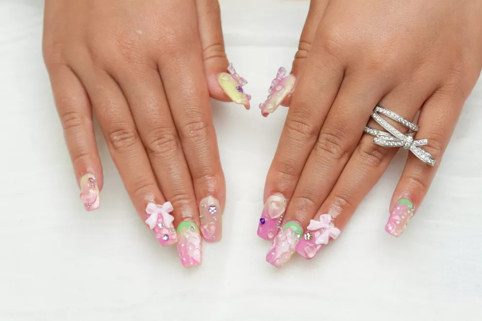 japonské nehty s květinami