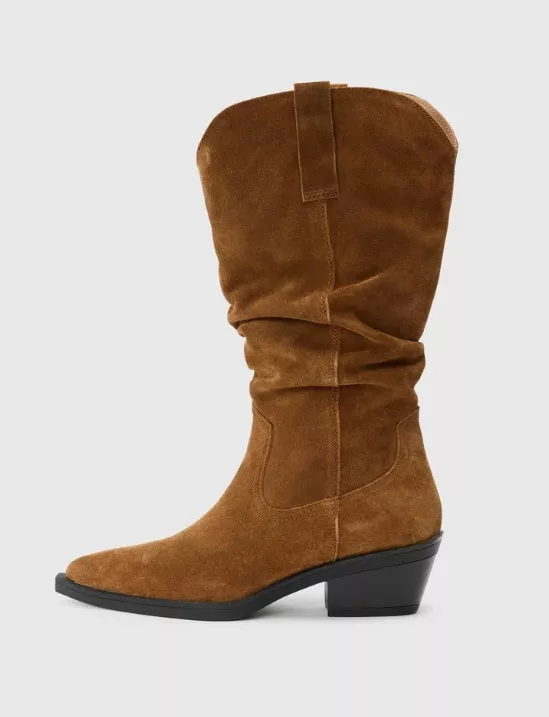 Semišové kozačky s módním řasením, Even&Odd, 1 680 Kč