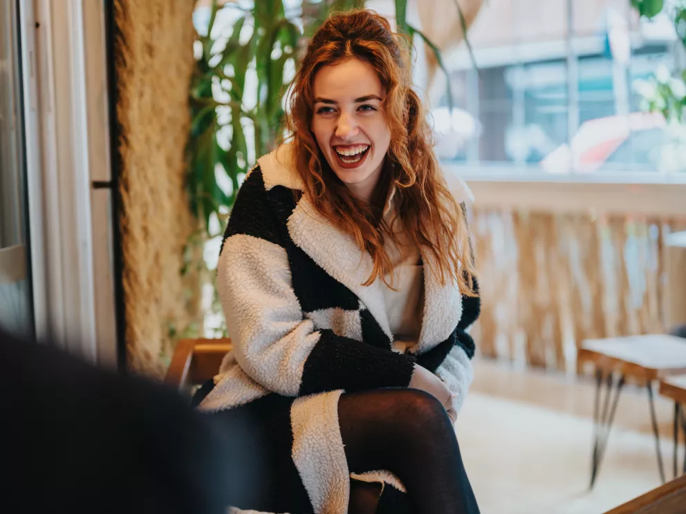 žena ve fleecové bundě