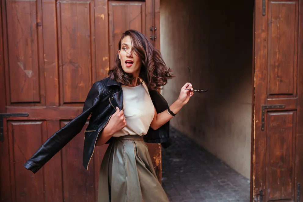 V kožence od hlavy až k patě: Trendem podzimu 2025 nejsou jen koženkové kalhoty