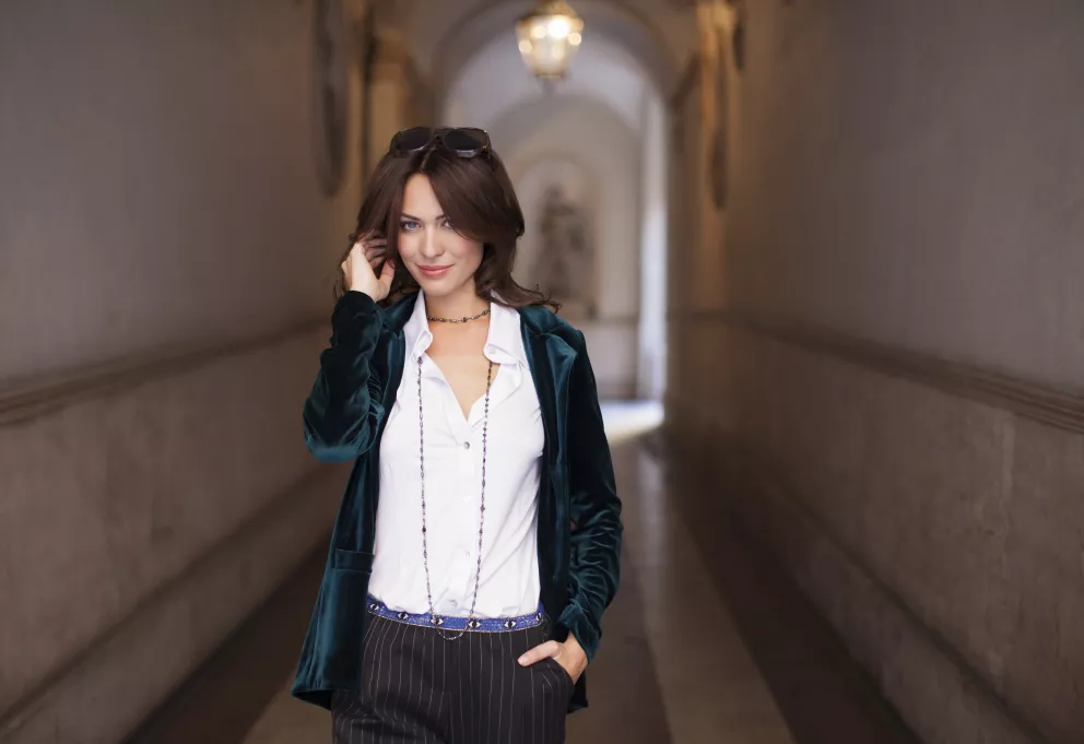 Sametové sako: Kousek, který se hodí naprosto ke všemu. Je stylový a působí žensky