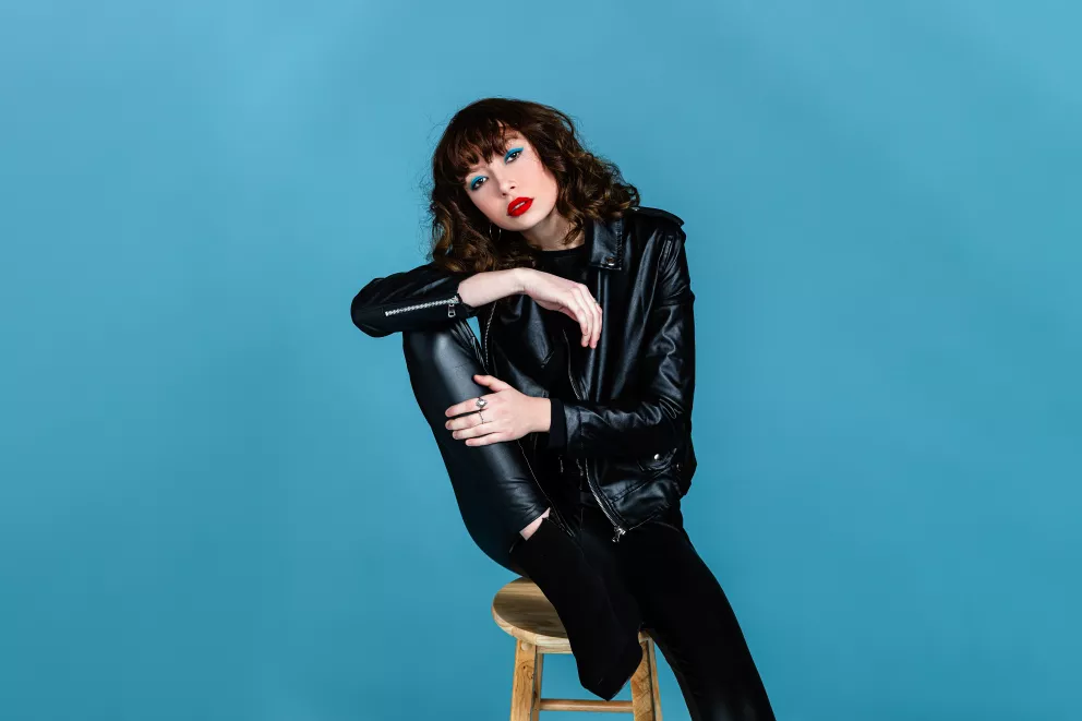 Nevíte co na sebe? Pak si pořiďte koženkové kalhoty. Zeštíhlí i ženy 50+