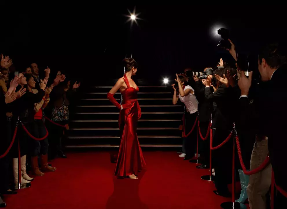 Zlatá, červená a sytě zelená jsou barvy, které vám na Vánoce nesmí chybět