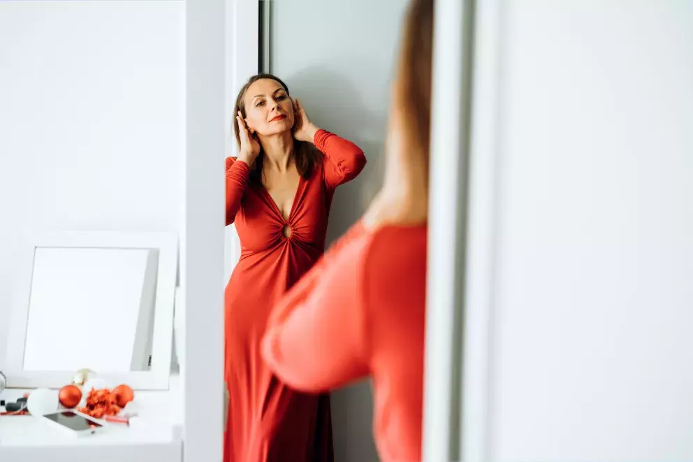 Zlatá, červená a sytě zelená jsou barvy, které vám na Vánoce nesmí chybět