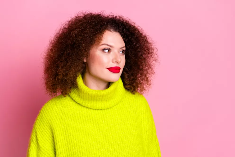 Neonový rolák: Zahřeje a vypadá skvěle. Na podzim kousek, který musíte mít